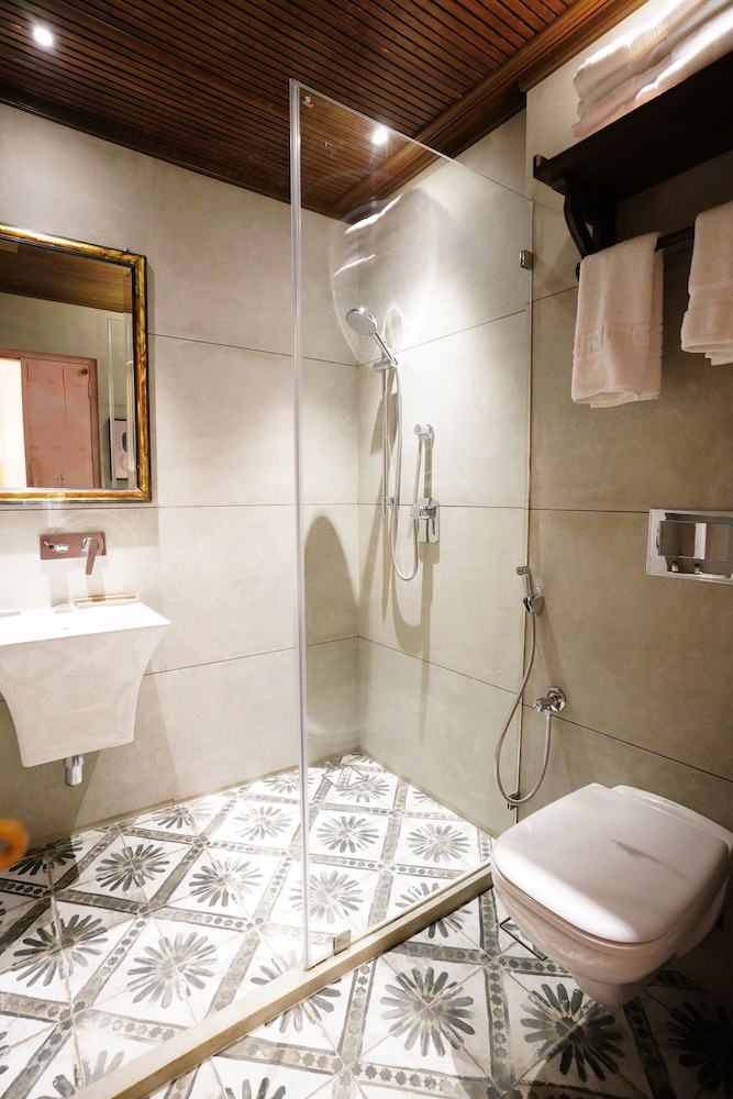 Deluxe Room - Photo 5