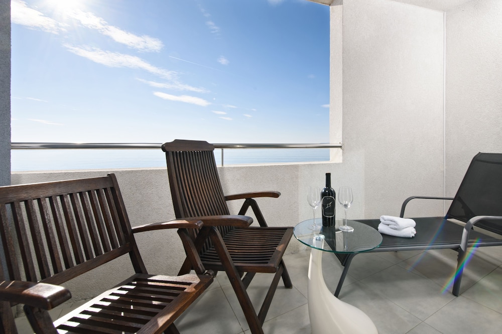 Deluxe Triple Room, Balcony, Sea View - Photo 5