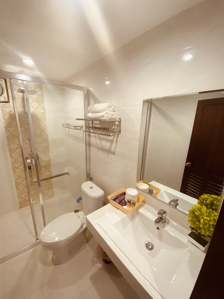 Deluxe Twin Room With Balcony - Photo 3