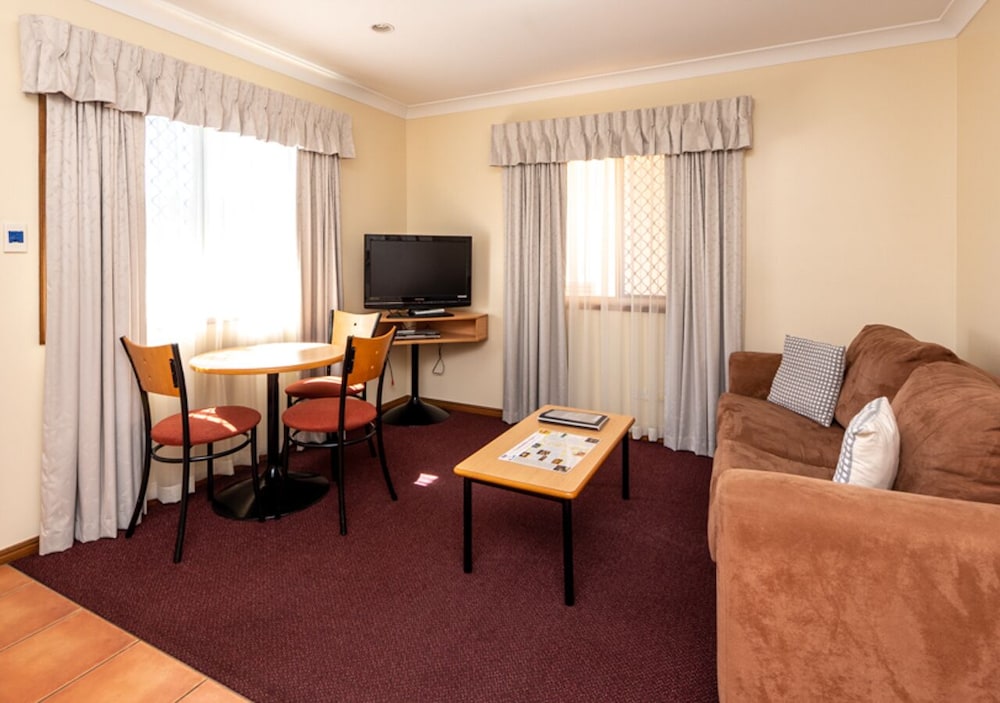 Executive Suite, 1 Bedroom, Non Smoking, Kitchenette photo 3