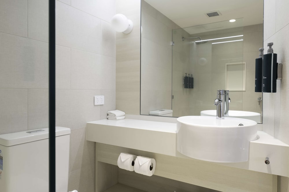 King Guest Room Water View