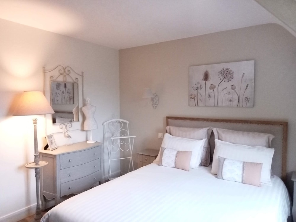Comfort Double Room, Private Bathroom (Alice)
