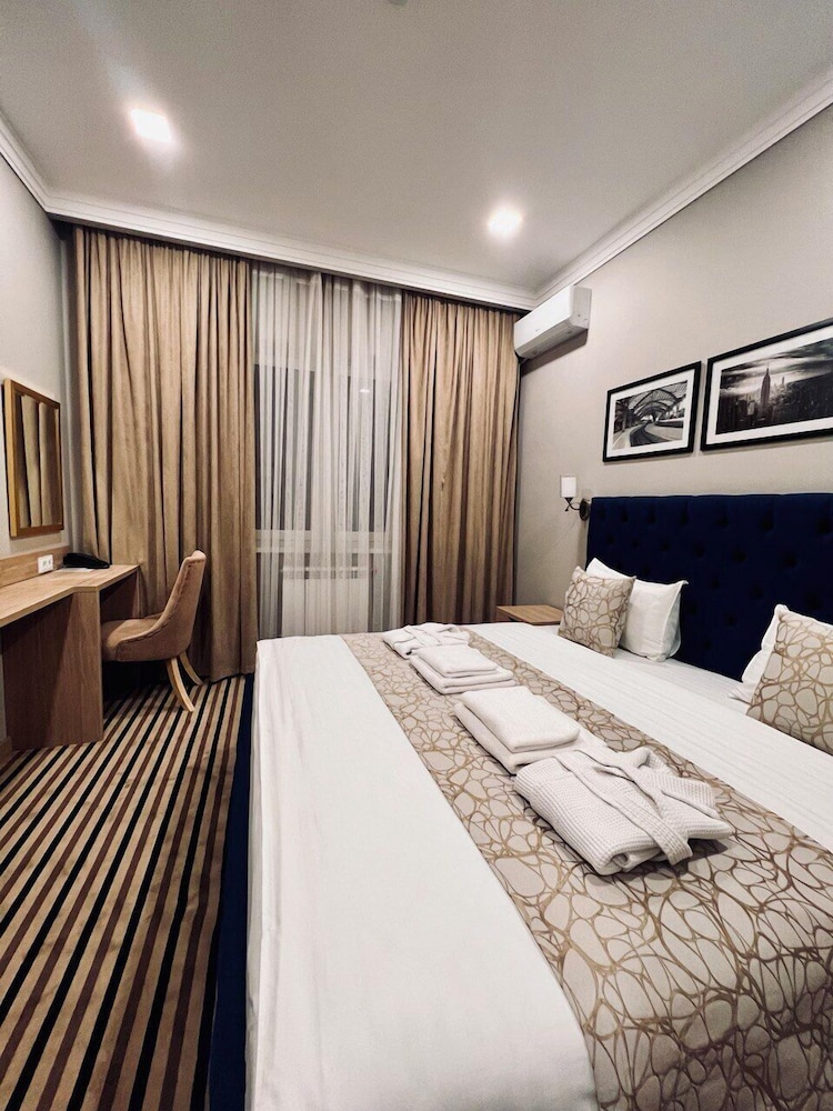 Deluxe Double Room - Photo 9