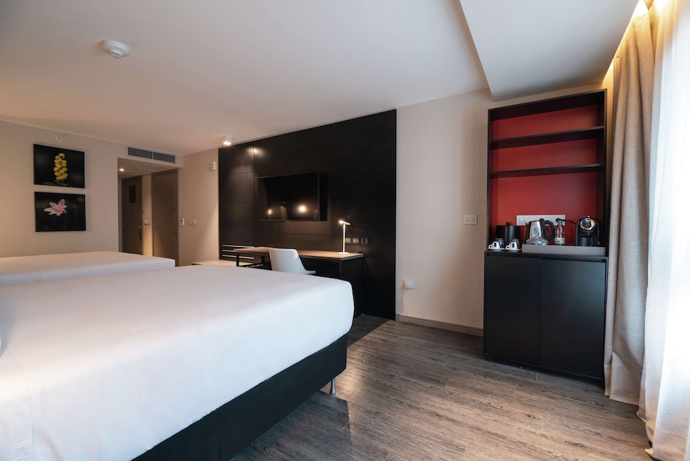 Room, 2 Queen Beds, Accessible (Hearing) - Photo 8