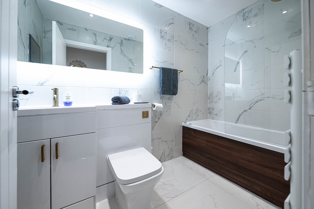 Superior Apartment, Hot Tub, City View (Apt 2) - Photo 11