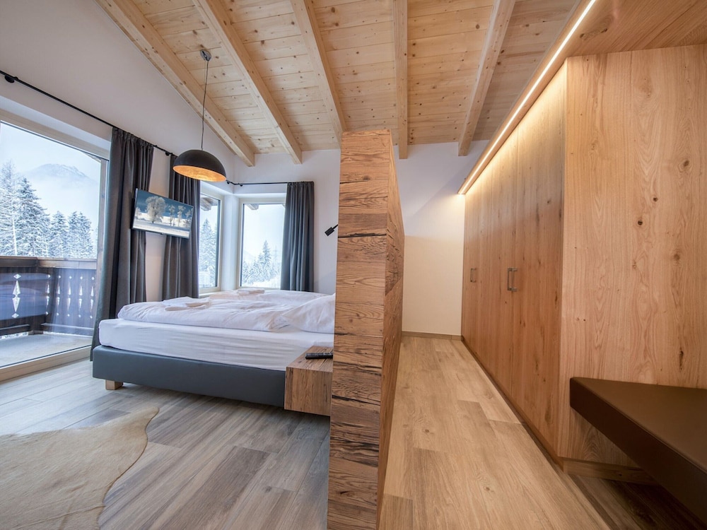 Classic Chalet, 4 Bedrooms