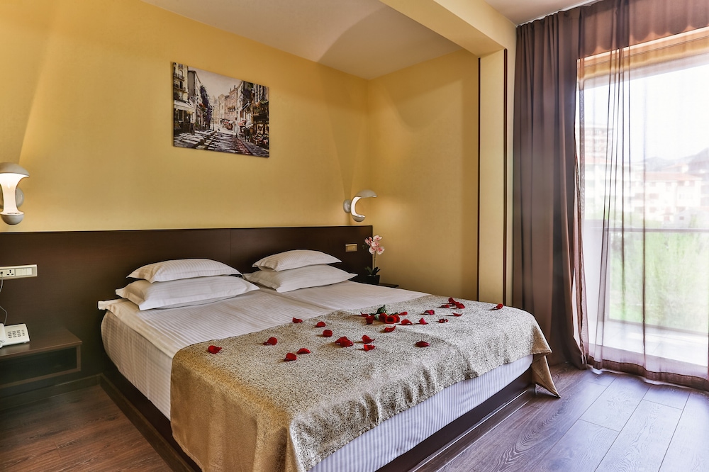 Superior Room, Multiple Beds, Sea View photo 2
