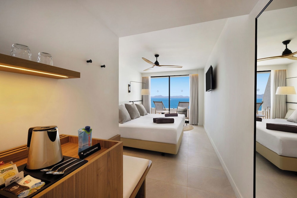 Premium Triple Room, Balcony, Sea View photo 3