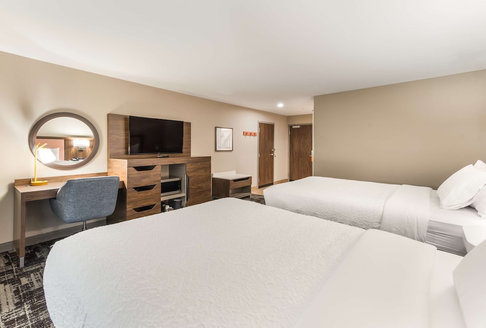 Room, 2 Queen Beds, Accessible, Non Smoking (Hearing) - Photo 3