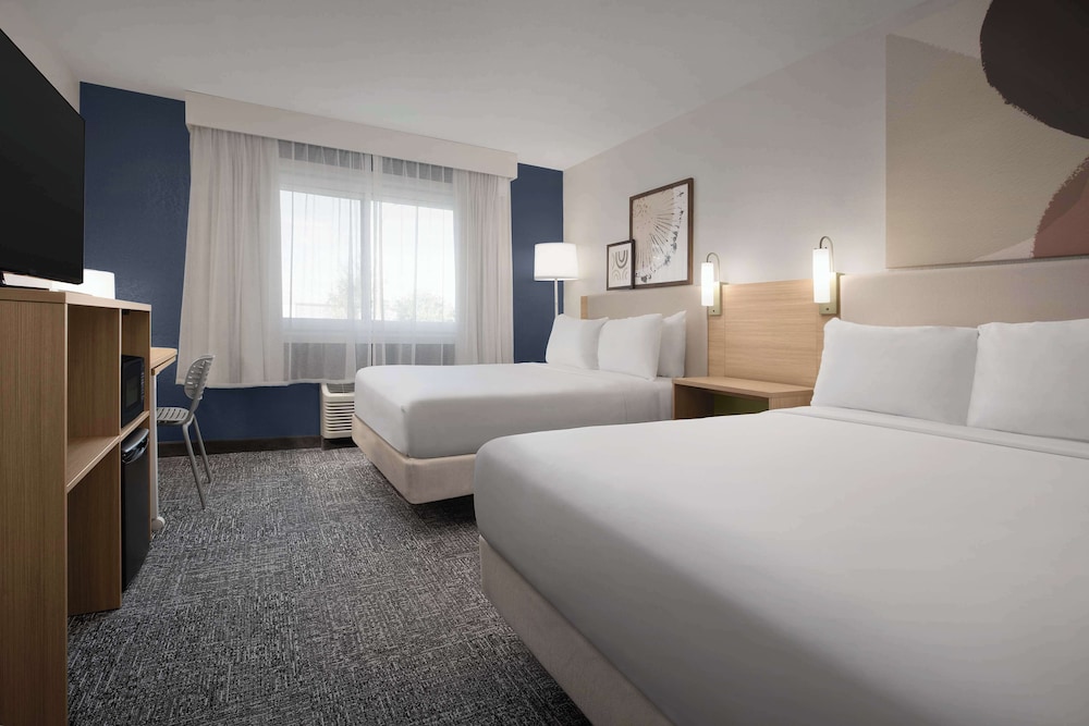 Room, 2 Queen Beds, Accessible (Mobility & Roll-In Shower) photo 3