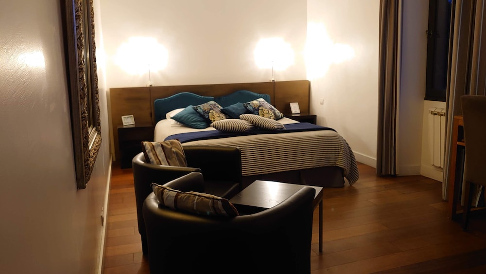 Double Room - Photo 29