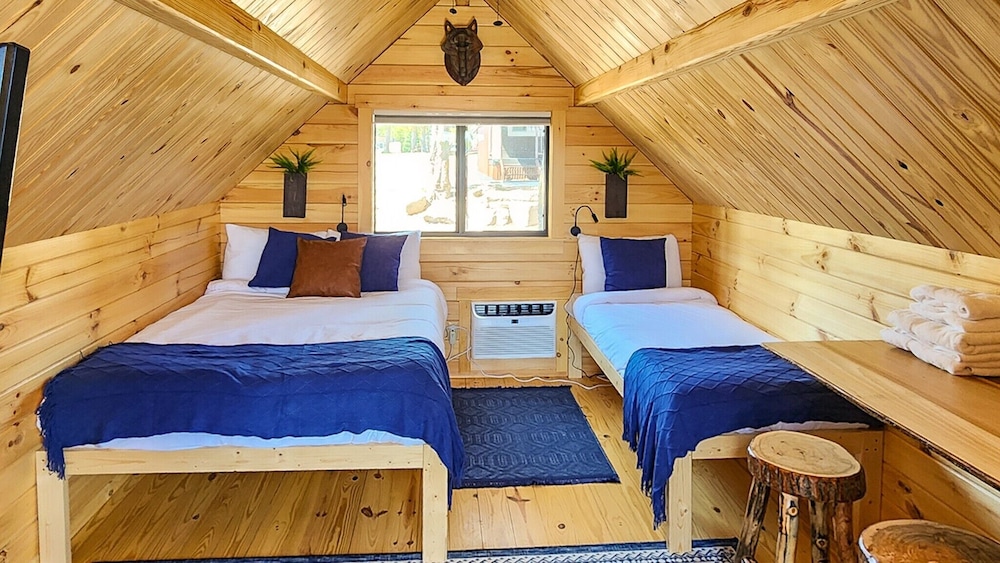 Pine Cabin (Dry Cabin - No Running Water - Exterior Bathroom 200 ft Away) photo 1