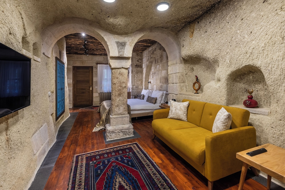 Deluxe Room (Cave) - Photo 9