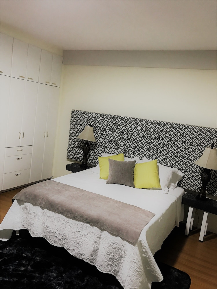 Apartment photo 2