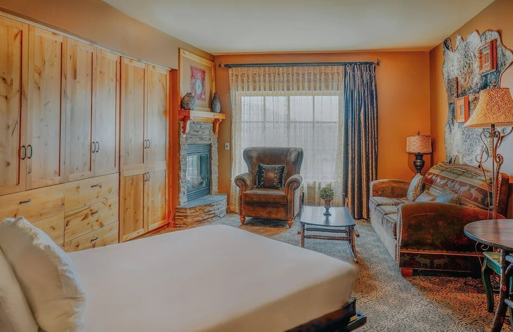 Superior Room, 1 Queen Bed photo 1