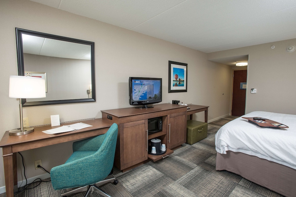 Deluxe Room, 1 King Bed, Non Smoking - Photo 2