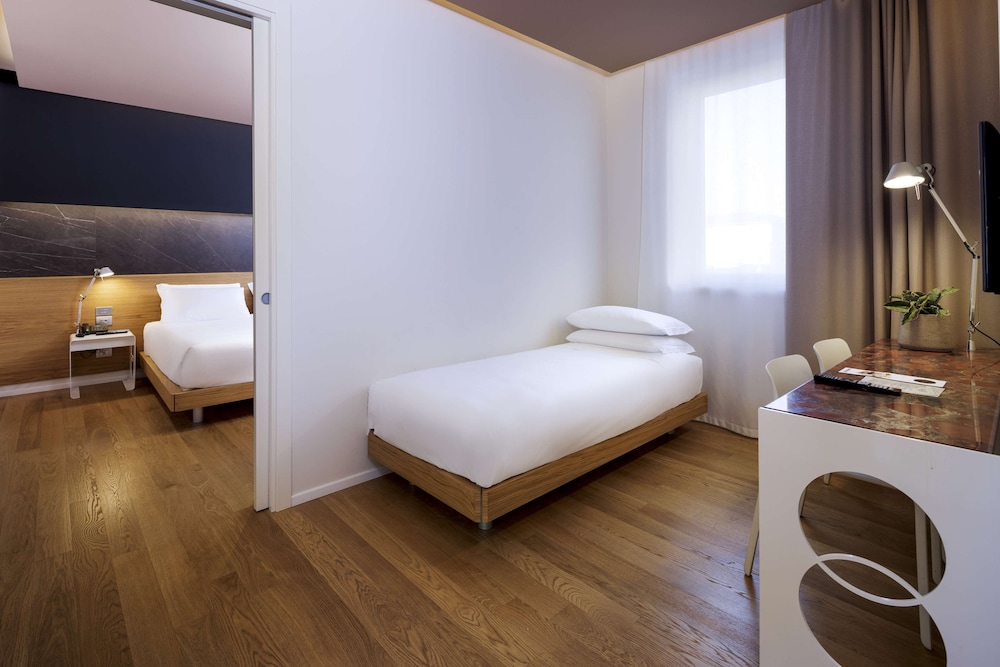 Classic Room, Multiple Beds - Photo 1