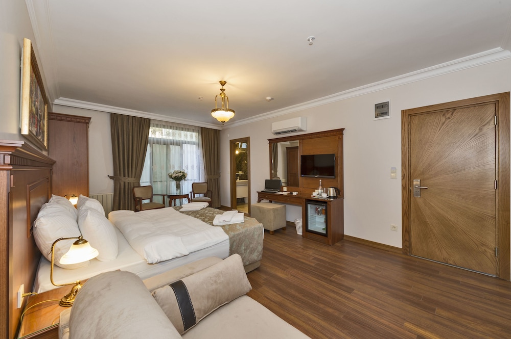 Family Room, 2 Bedrooms, City View photo 1