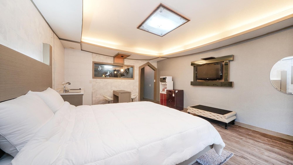 Basic Room, 1 Bedroom (pensyeonhyeonggeullaemping4(bed)) - Photo 13