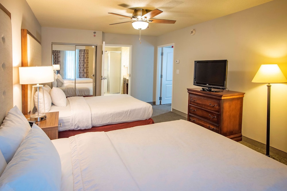 Suite, 2 Queen Beds, Accessible (Roll-In Shower)
