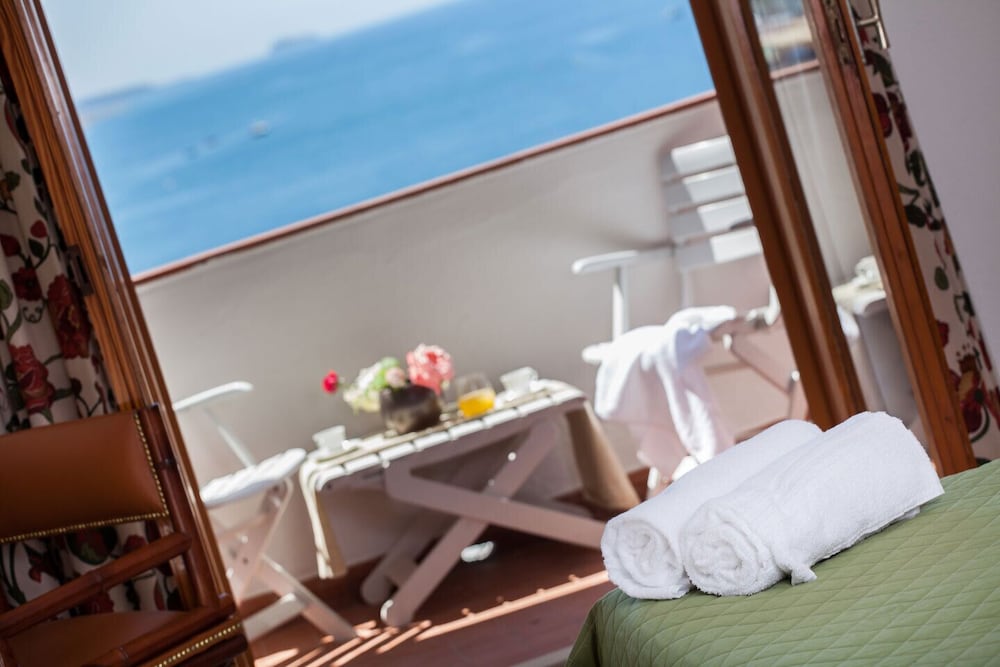 Superior Room, Balcony, Sea View - Photo 6