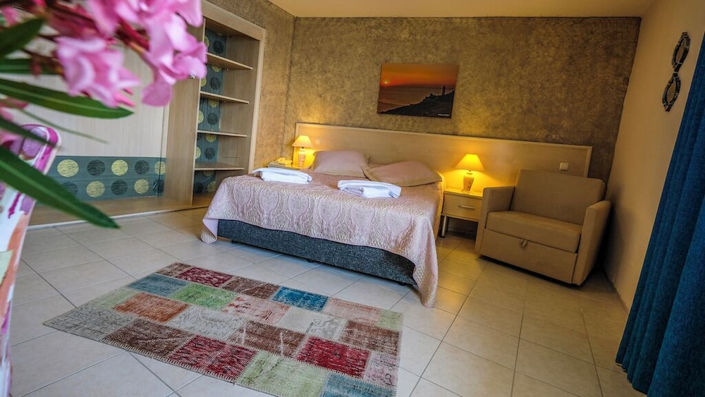 Basic Double or Twin Room, Balcony, Sea View photo 2
