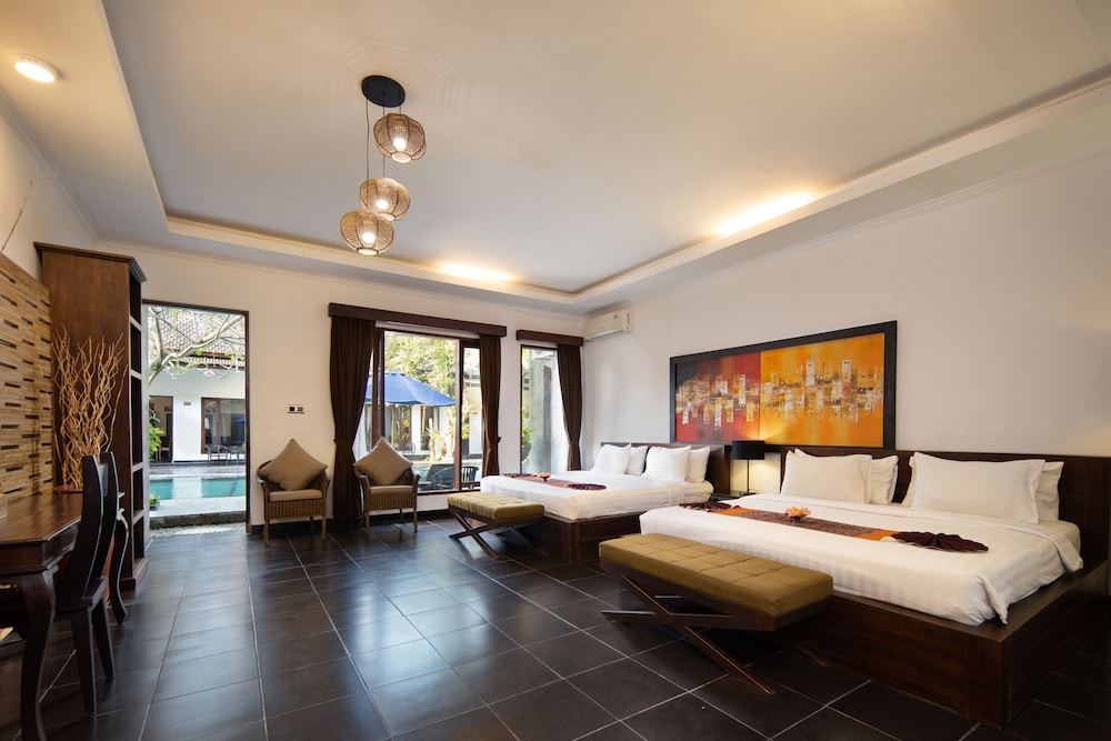 Premium Family Room with Pool Access and Free Benefits photo 3