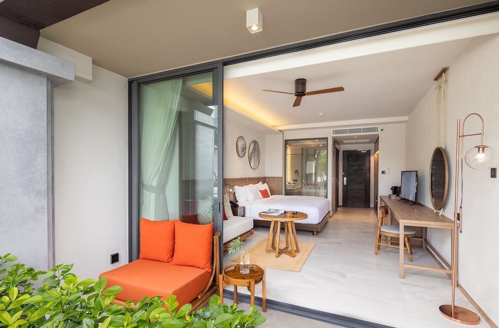 Deluxe Pool Access Seaview - Photo 3