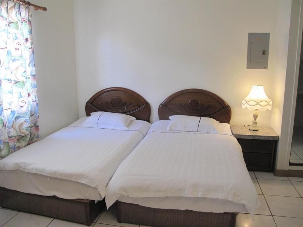 Deluxe Suite, 2 Twin Beds photo 3