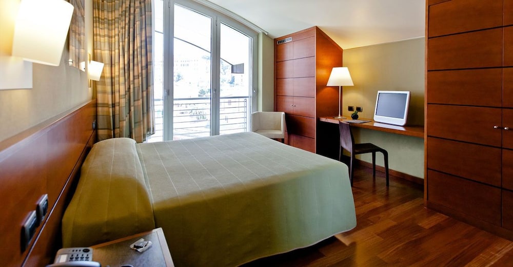 Standard Double Room Single Use - Photo 2