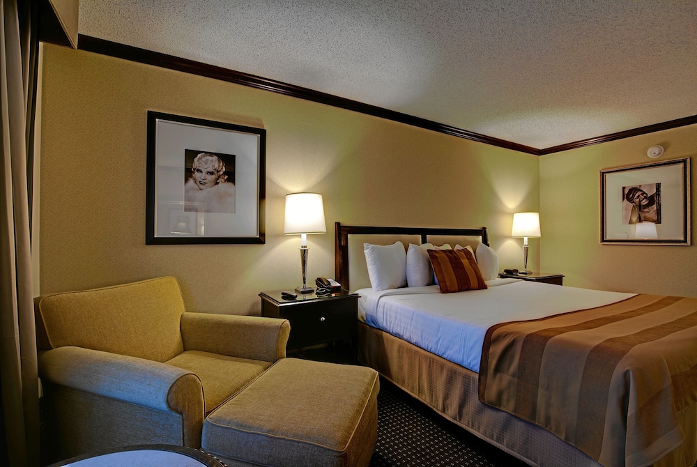 Standard Room, 1 King Bed (1 King Bed) - Photo 5