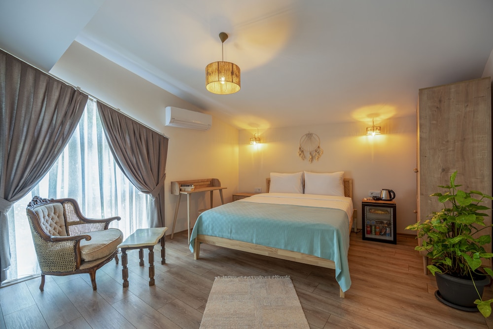 Deluxe Room - Garden View (Antigoni)