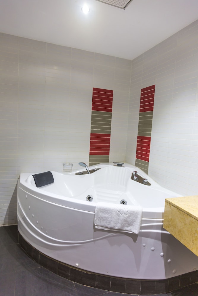 Suite, 1 King Bed, Non Smoking, Kitchenette photo 2