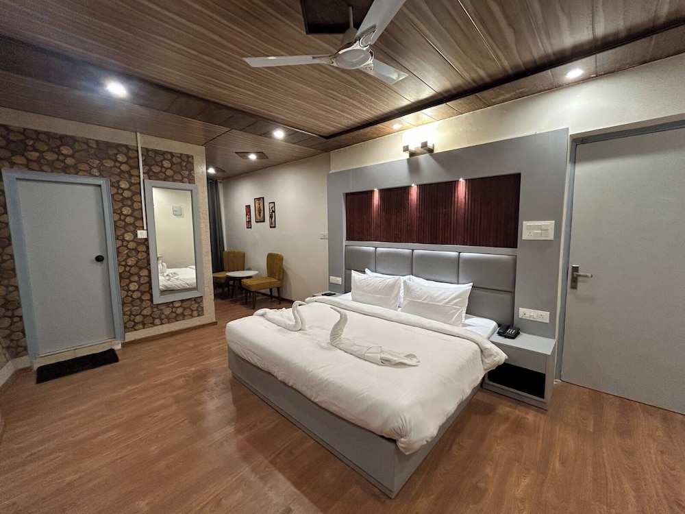 Deluxe Room - Photo 7