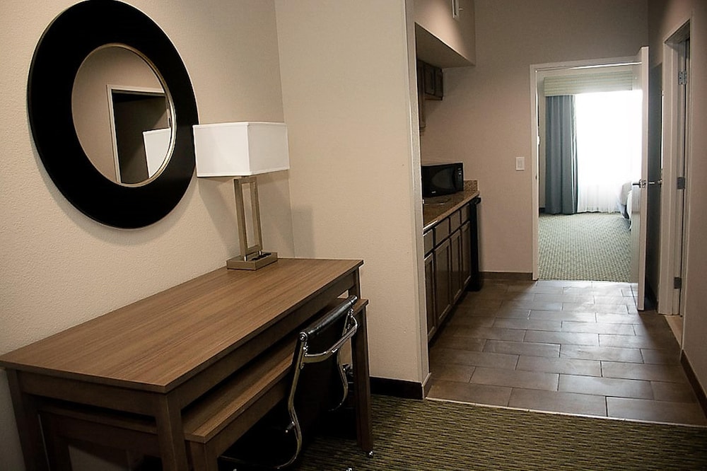 Suite, 1 Bedroom, Accessible, Non Smoking (Comm, Accessible Tub) - Photo 1