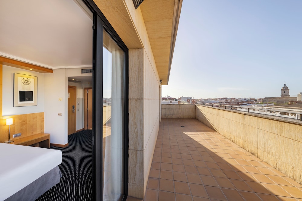 Premium Double Room, Balcony - Photo 7