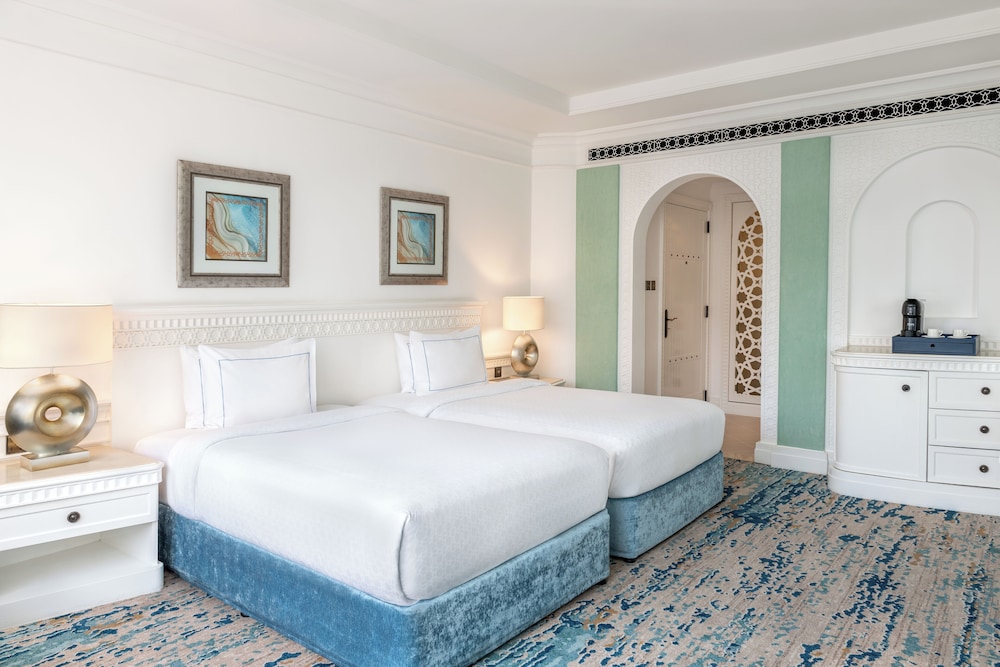Club Partial Sea View, Club lounge access, Guest room, 2 Twin, High floor photo 2