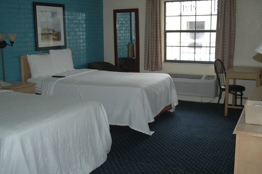 Standard Room, 2 Double Beds, Non Smoking - Photo 2
