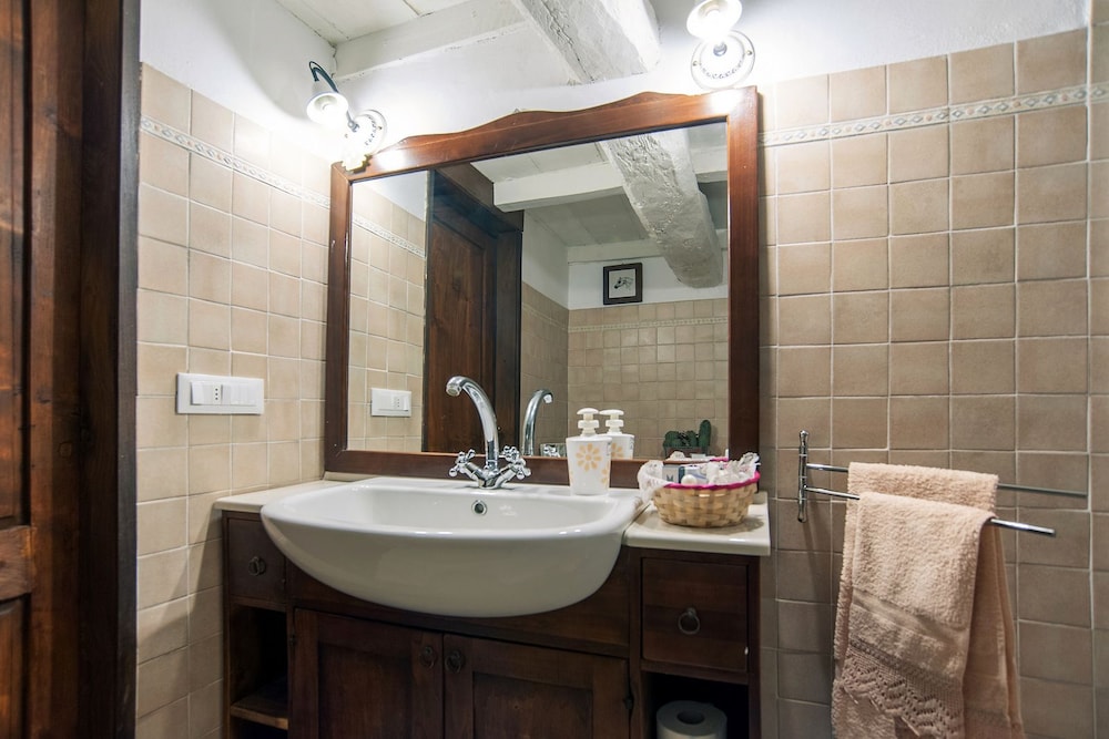 Romantic Double Room, Private Bathroom, Garden View photo 3