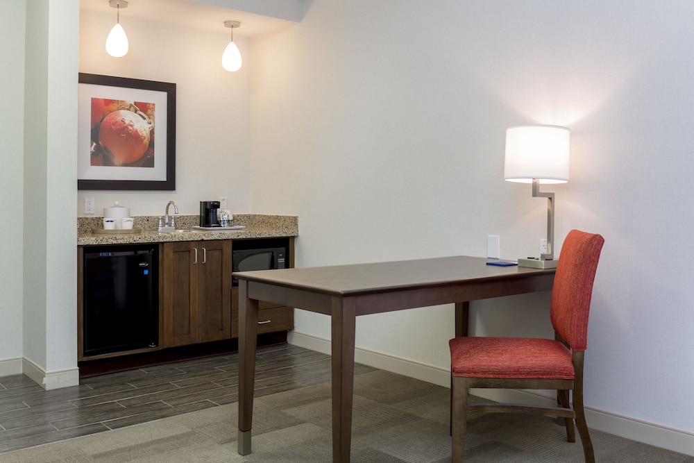 Studio (2 Queen Beds, Sofa Bed, Wet Bar) - Photo 2