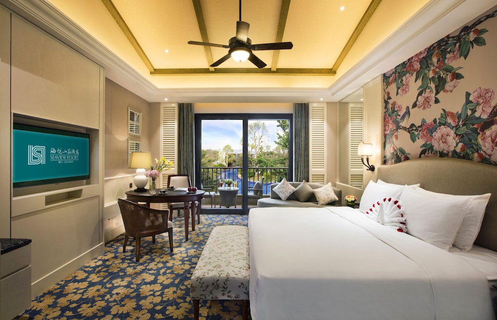 Deluxe Pool View King-Size Bed Room Spa Villa