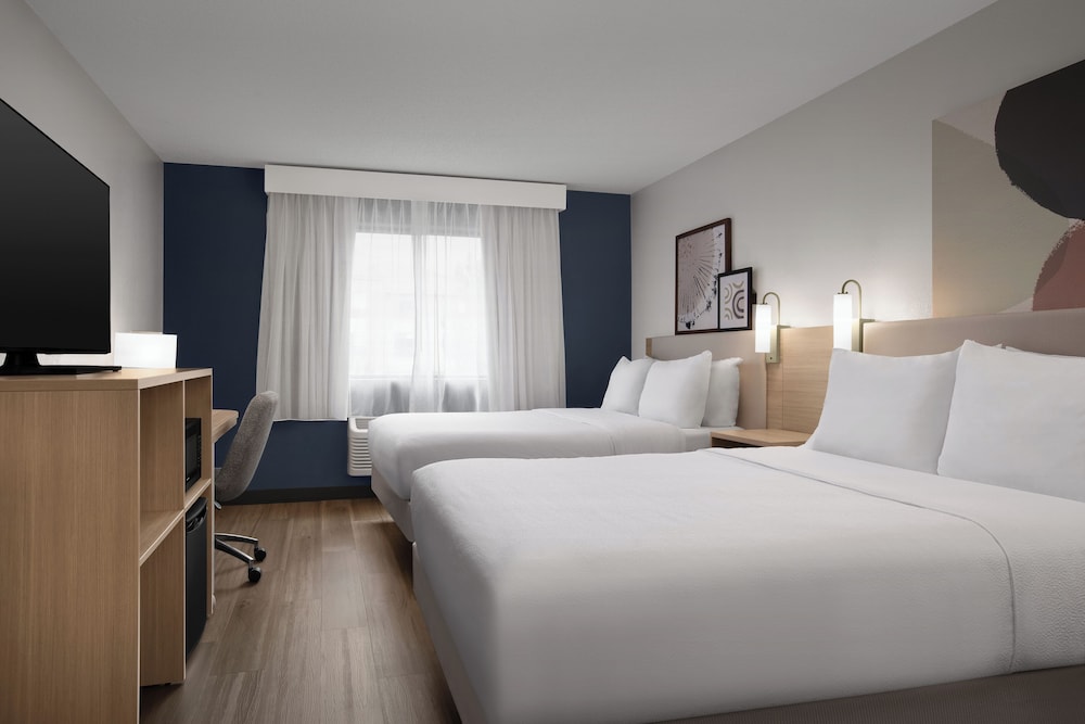 Room, 2 Queen Beds, Accessible (Mobility & Hearing, Roll-in Shower) - Photo 1
