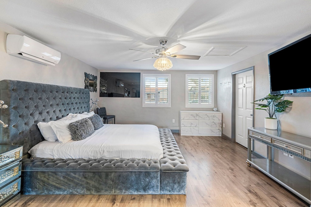 Highly Upgraded 4bd2bath Home With Private Pool, Billede 5