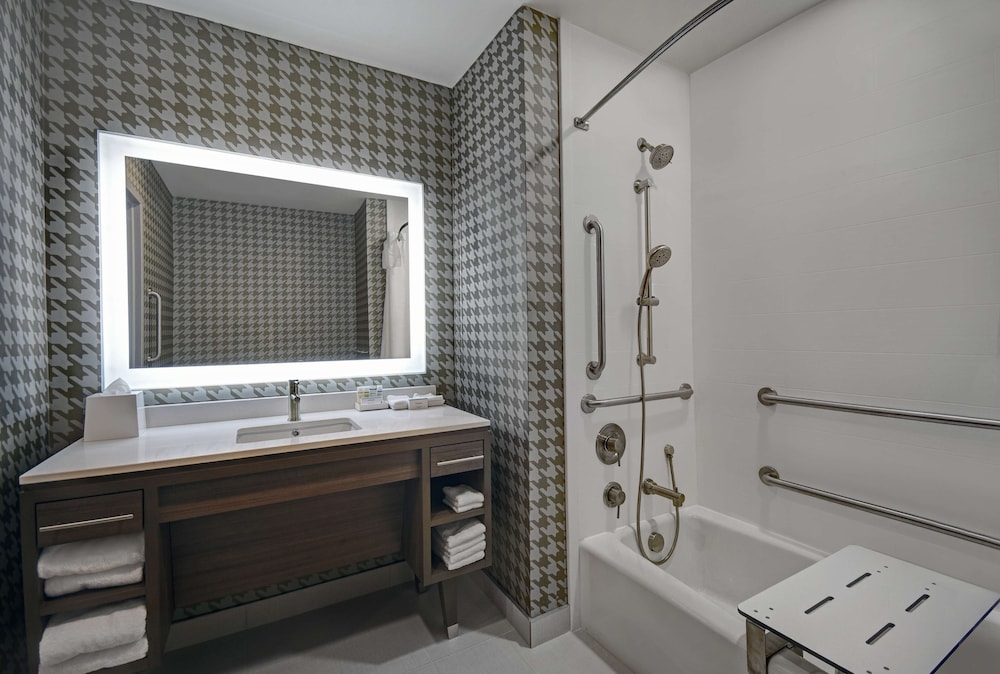 Suite, 2 Queen Beds, Accessible (Hearing) - Photo 3