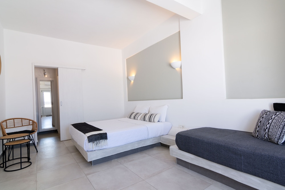 Deluxe Suite with plunge pool and sea view - Photo 8