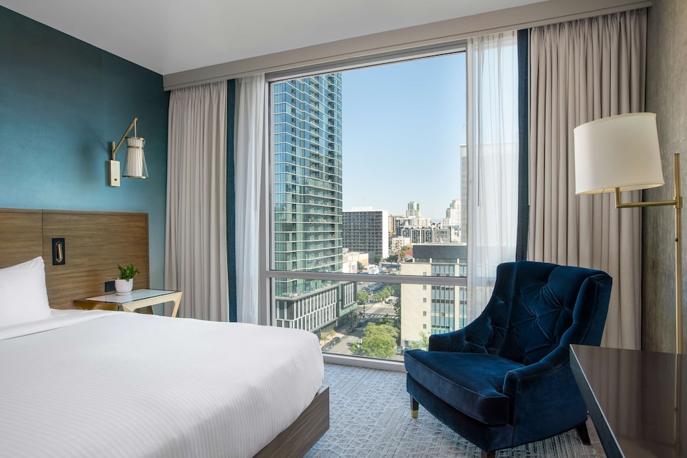 Room, 1 King Bed, Accessible, Bathtub