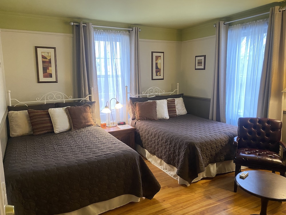 Classic Room, 2 Double Beds, Garden View (Cooney)