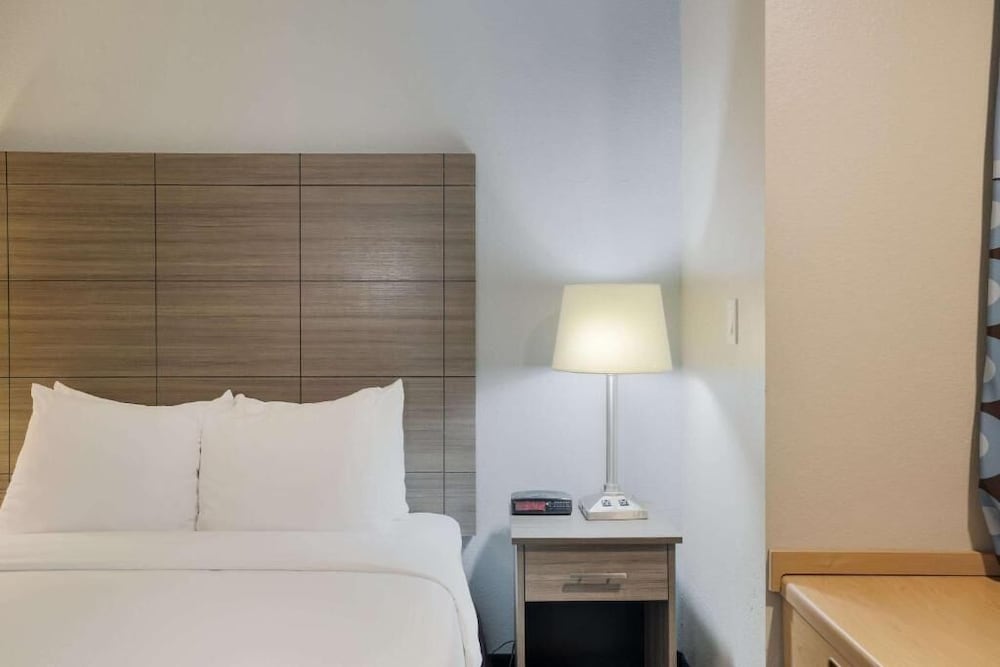 Room, 1 Queen Bed - Photo 2