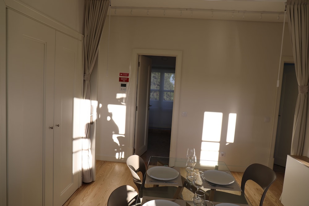 Deluxe Apartment, River View photo 2