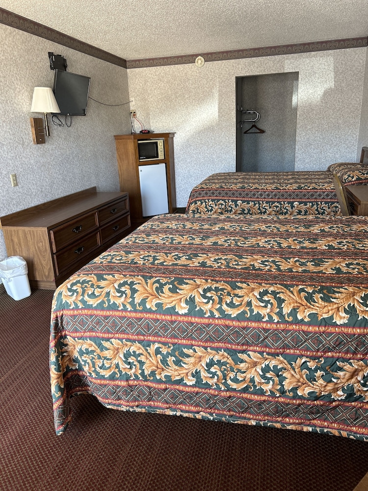 Standard Room, 2 Queen Beds, Non Smoking photo 3